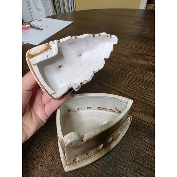 Vintage Delft Italian Ceramic Hinged Trinket Box in Hot Iron Shape Bassano Stamp - Picture 15 of 16